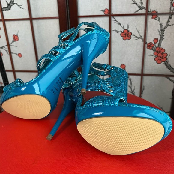 Michael Antonio Teal Faux Snakeskin strappy heels - Picture 5 of 5